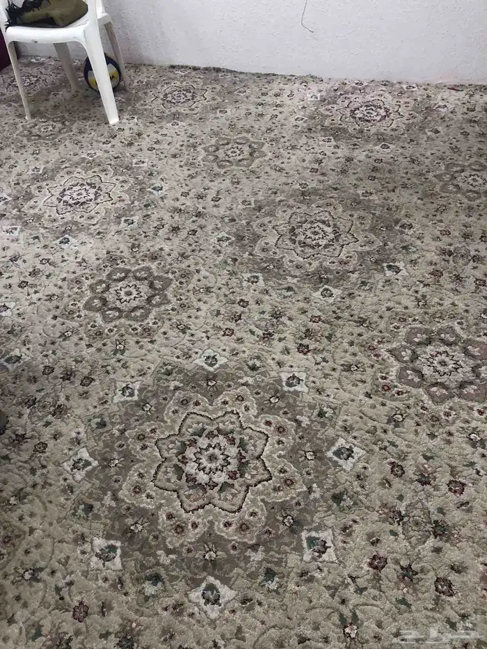 I have carpets  center tables  iron tables and window blinds 0