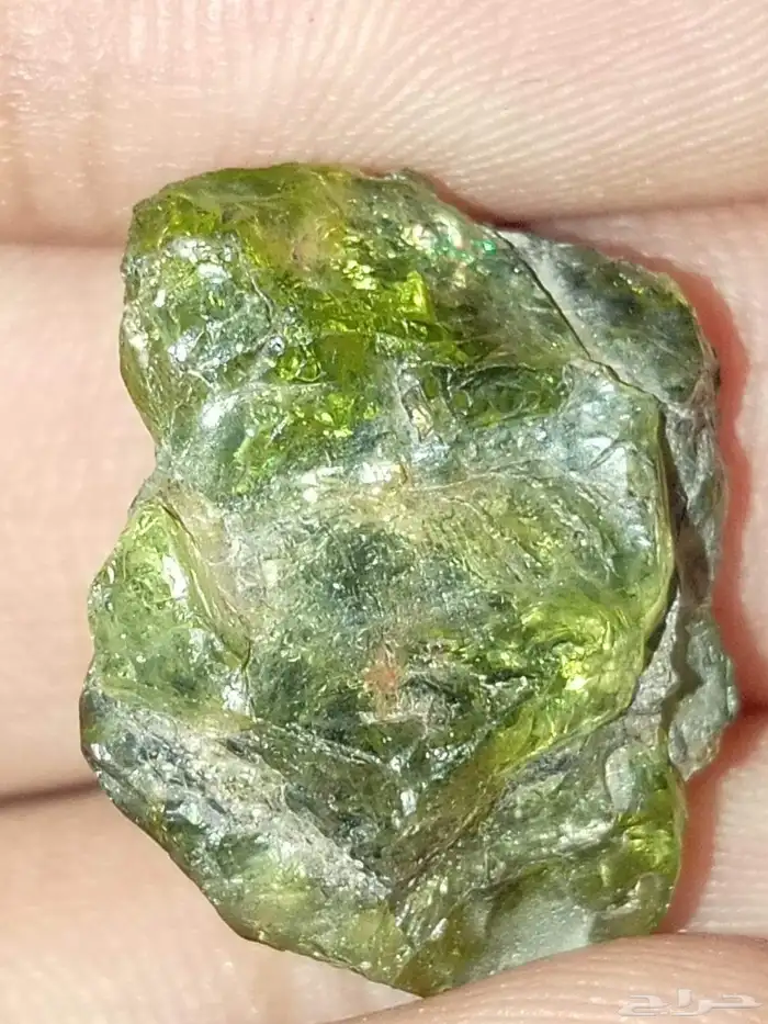 احجار زبرد صافيه يوجد بها قطع كبيره تصل لي 8جرام 25