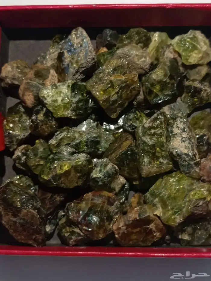 احجار زبرد صافيه يوجد بها قطع كبيره تصل لي 8جرام 2