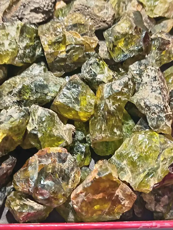 احجار زبرد صافيه يوجد بها قطع كبيره تصل لي 8جرام 0