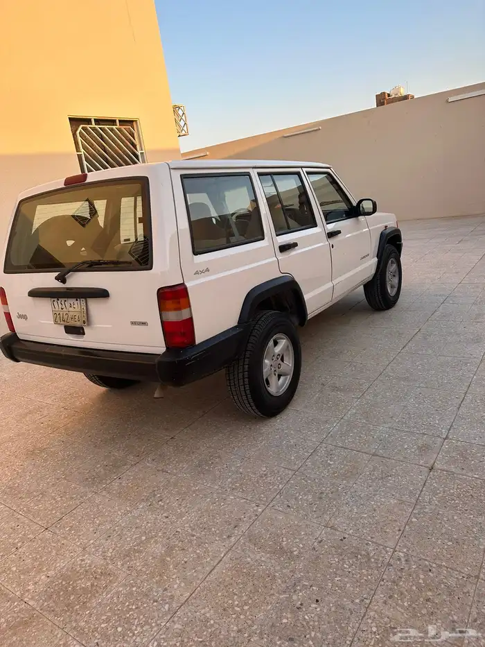 جيب شروكي موديل 2000 13