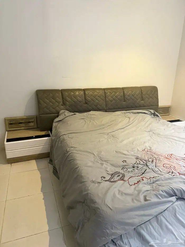 غرفة نوم تركي الصامل ما اختلف معه 0