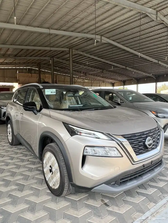 نيسان اكس تريل SV بلس 2025 10