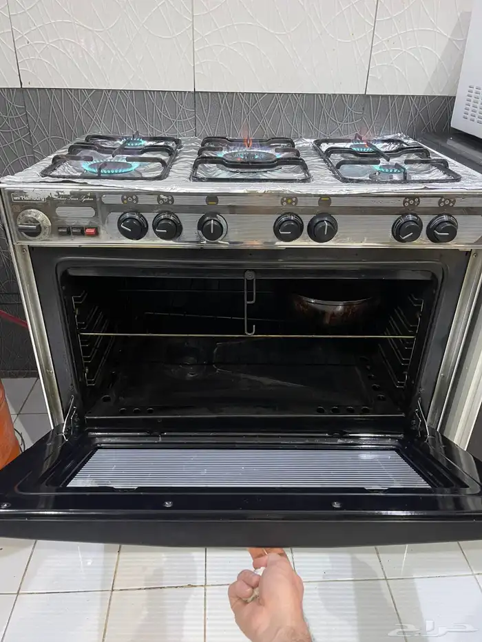 مكيف 2 طن و سرير هزاز و غاز خمس رؤوس مع فرن 4