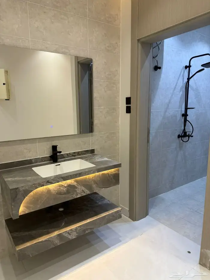 فيلا روف ارضية الرابية 21