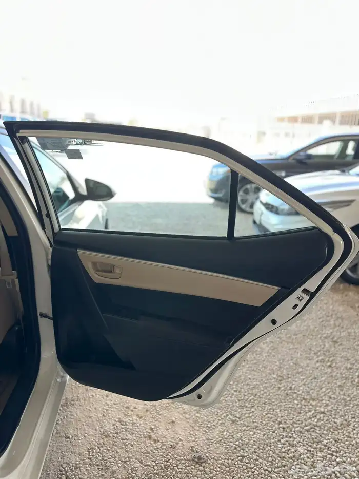 للبيع تويوتا كورلا 2015 نص فل نظيفه 15