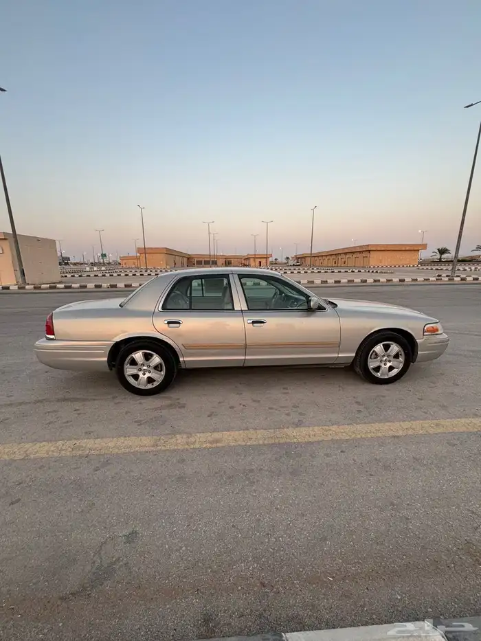 فورد فكتوريا 2010 فل كامل سعودي 13