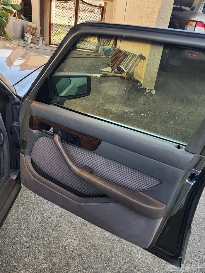 مرسيدس بنز 1990 300se 8