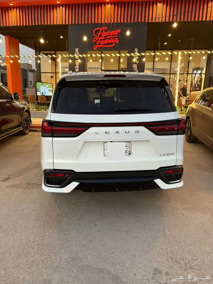 للبيع جيب لكزس LX570 2
