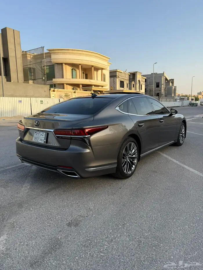 لكزس LS500 بنورامه 2019 9