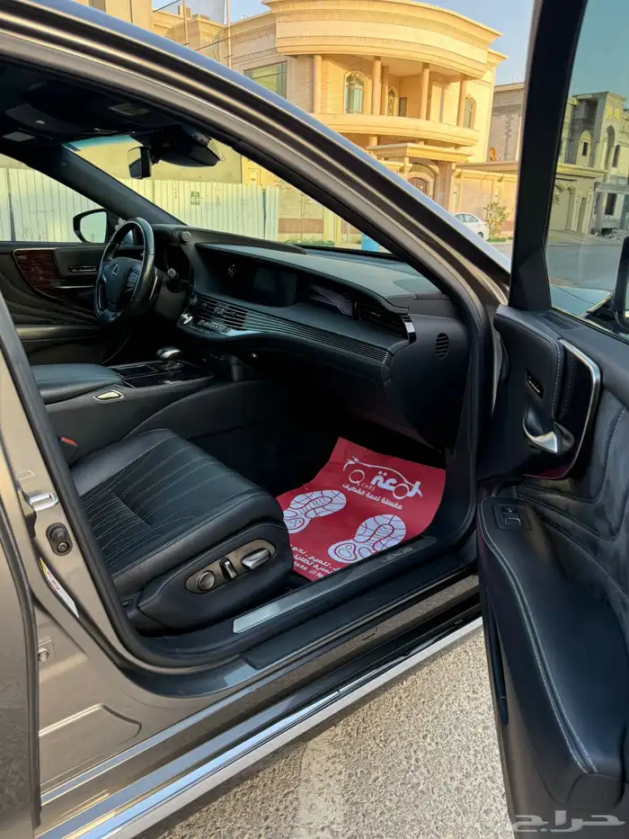 لكزس LS500 بنورامه 2019 7