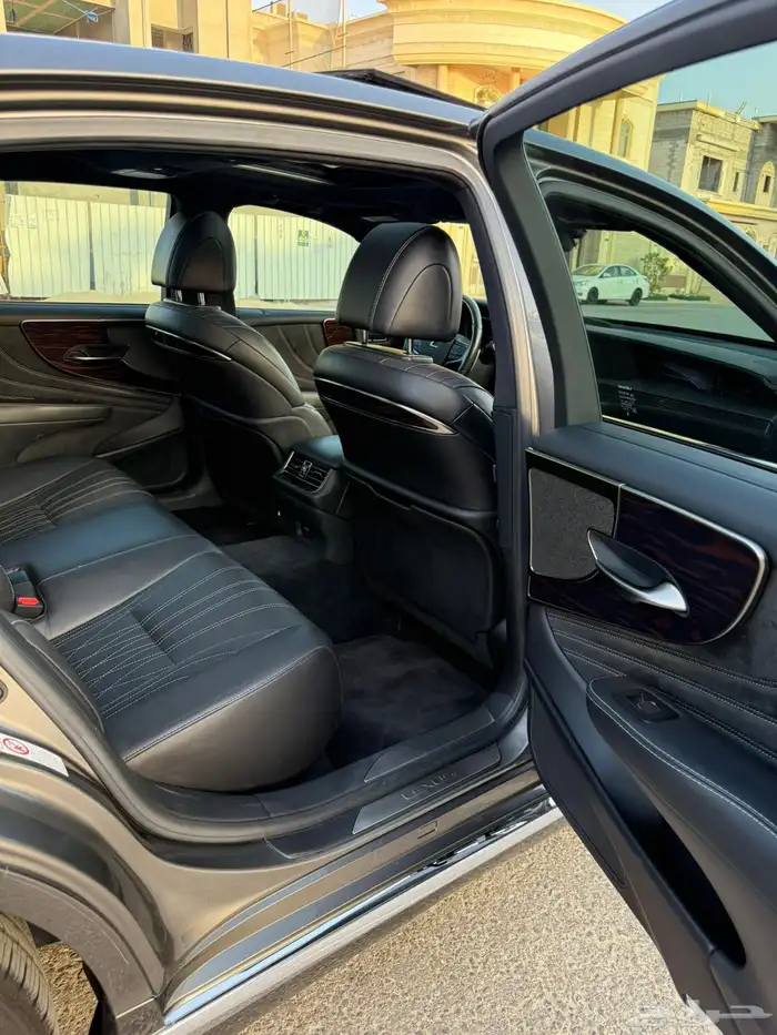 لكزس LS500 بنورامه 2019 6