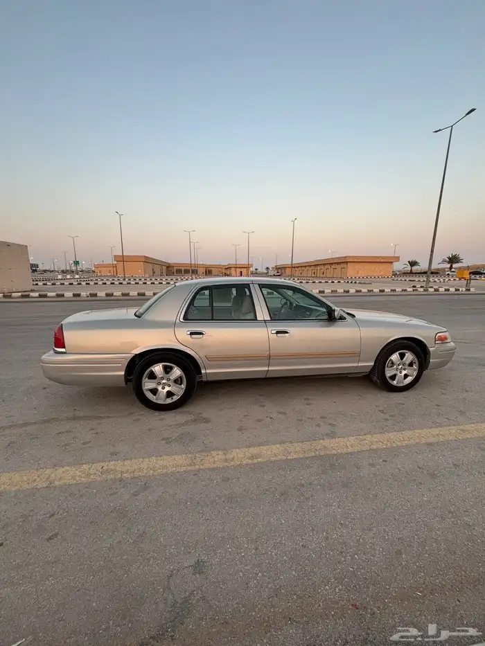 فورد فكتوريا 2010 فل كامل سعودي 17