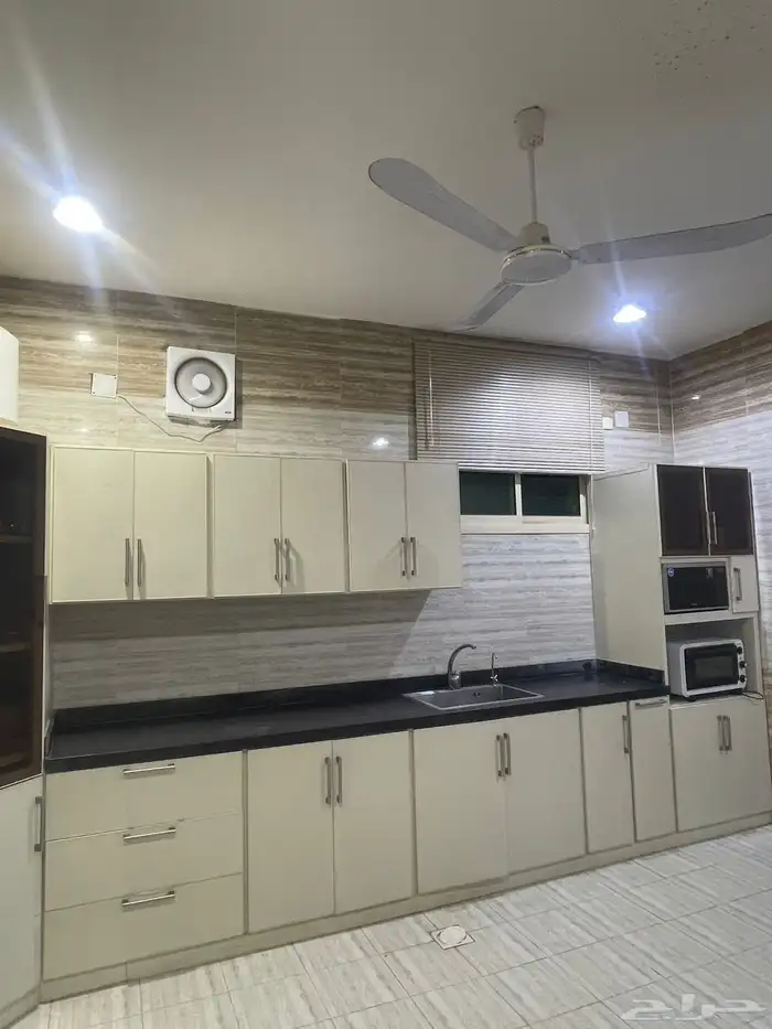 للبيع دور أرضي قفار تأسيس شقتين 7