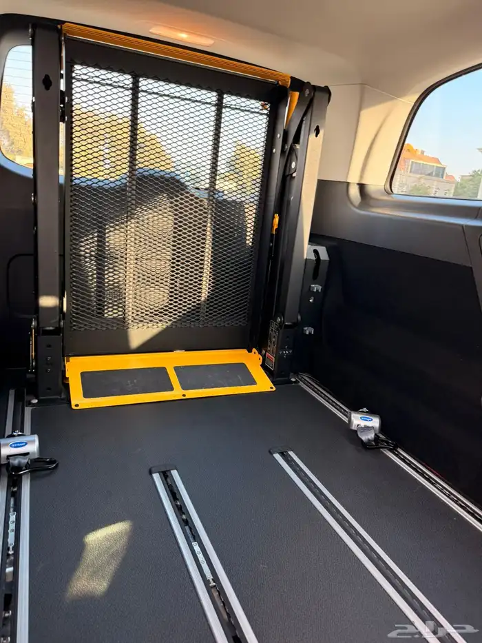 مرسيدس Vito Tourer 2020مجهزة للنقل الخاص 14