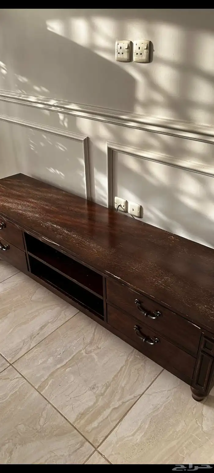 طاوله شاشه وسجاده وتسريحه 4