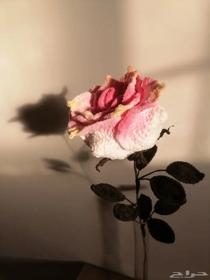 وردة جوري كبيرة حياكة يدوية من خيوط الصوف 0