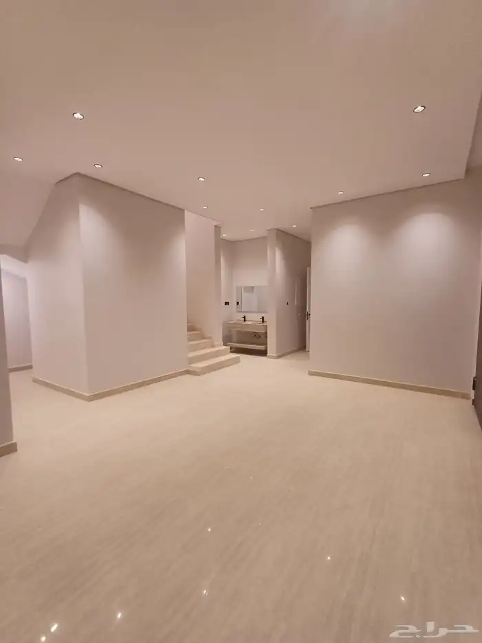 للبيع فيلا دبلكس درج داخلي حي الرمال درة تنال 4