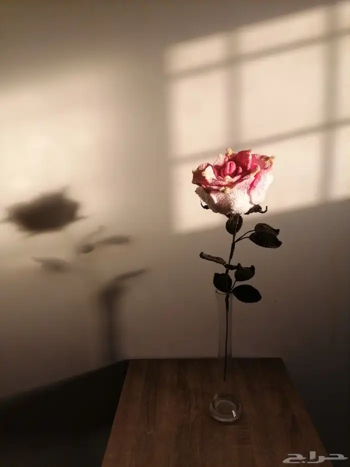 وردة جوري كبيرة حياكة يدوية من خيوط الصوف 3