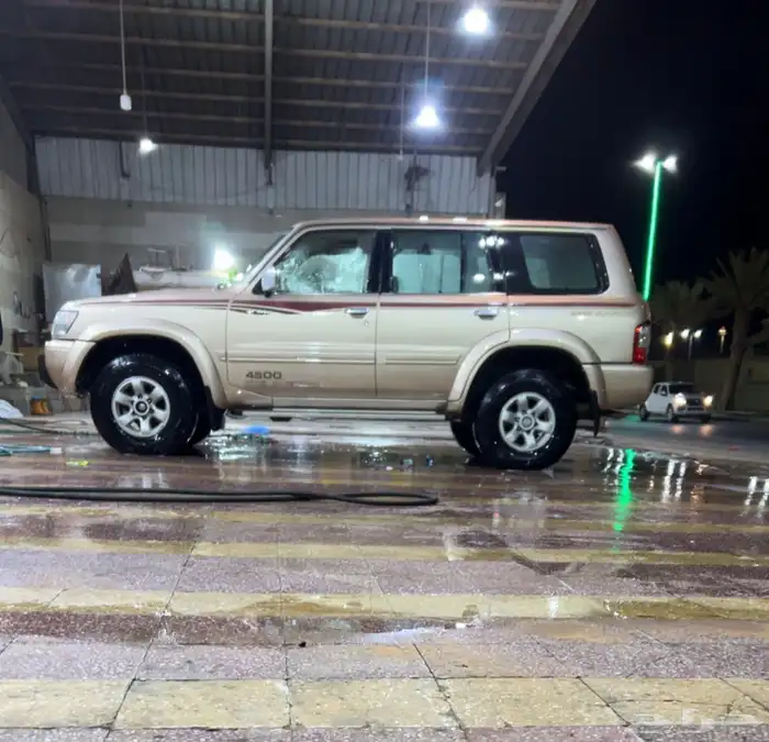 جيب نيسان سوبر سفاري للبيع 99 0