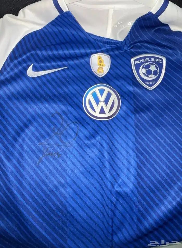 تيشرت الهلال الأصلي للاعب ياسر القحطاني بتوقيعه 0
