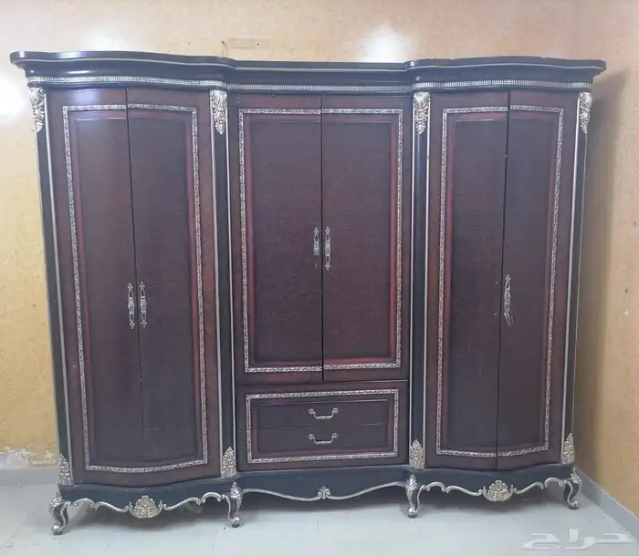 دولاب للبيع مستعجل 6 أبواب نظيف ومافيه كسور 3