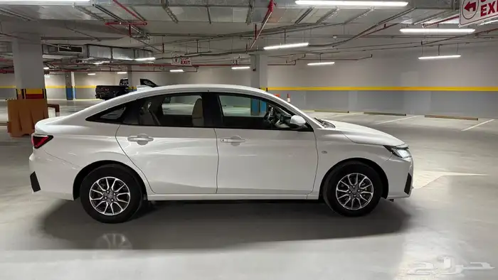 للبيع تايوتا يارس فئه Y موديل 2023 1