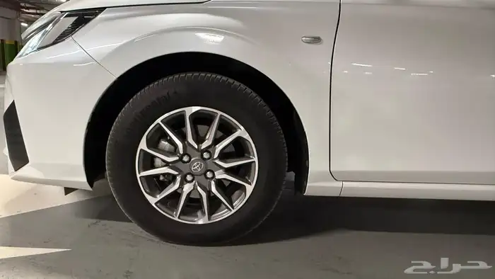 للبيع تايوتا يارس فئه Y موديل 2023 9