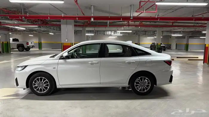 للبيع تايوتا يارس فئه Y موديل 2023 2