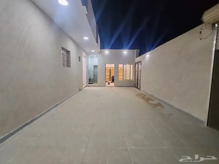 دور معه شقه خلفي للبيع ديلوكس 2