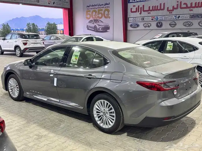 تويوتا كامري LE بنزين اللون تيتانيوم موديل 2025 تقسيط وكاش 3