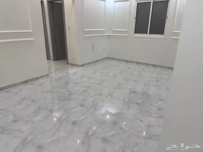 فرصه شقه للايجار فى اول المهديه 3 غرف وصاله السعر 38 الف 6