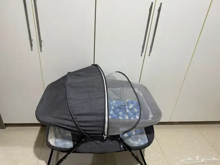 سرير اطفال عربة اطفال وطاولة كمبيوتر 2