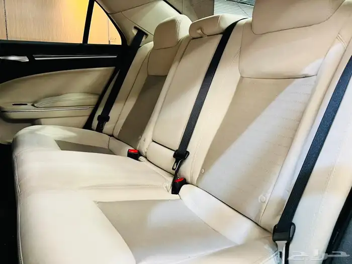 كرايزلر 2018 C300 V6 (بحاله ممتازه) 10