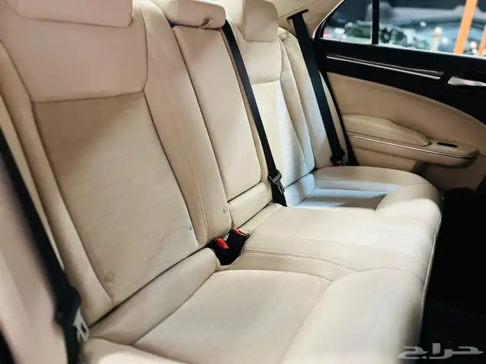 كرايزلر 2018 C300 V6 (بحاله ممتازه) 15