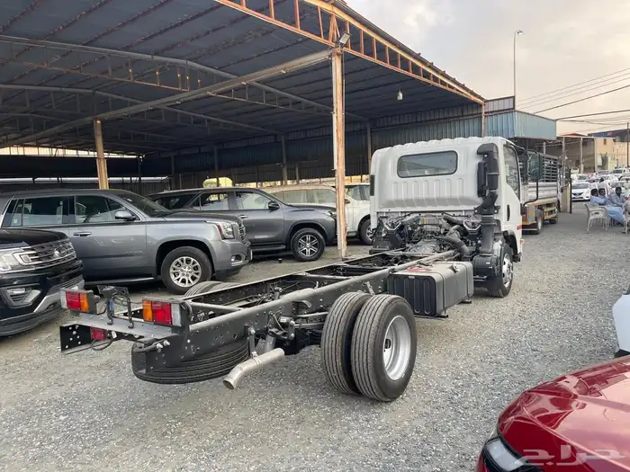 ايسوزو دينا 2025 ياباني 5 طن بسعر منافس 2