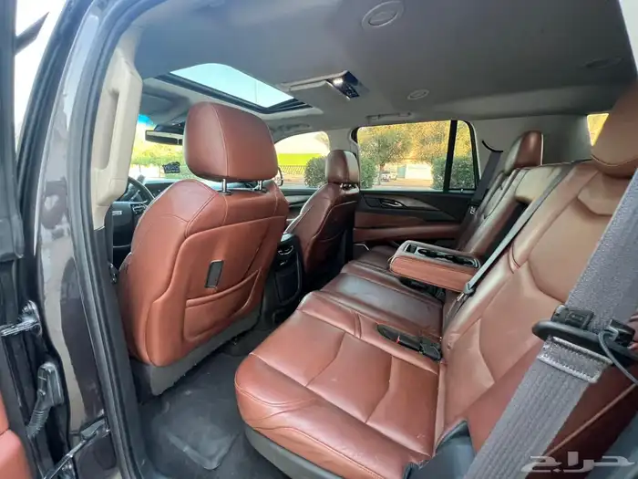 كاديلاك اسكاليد 2016 (بحالة ممتازة) 12