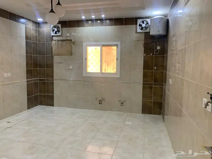 شقة مع سطح للإيجار في الطايف حي الوسام 1