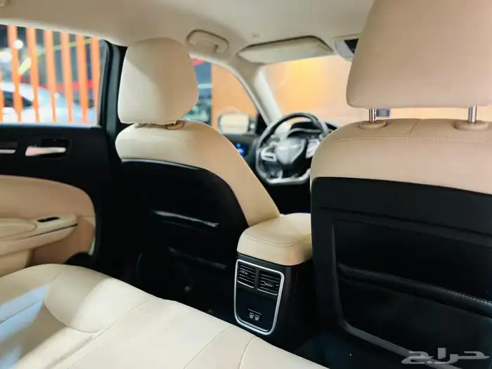 كرايزلر 2018 C300 V6 (بحاله ممتازه) 13