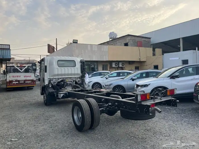 ايسوزو دينا 2025 ياباني 5 طن بسعر منافس 3