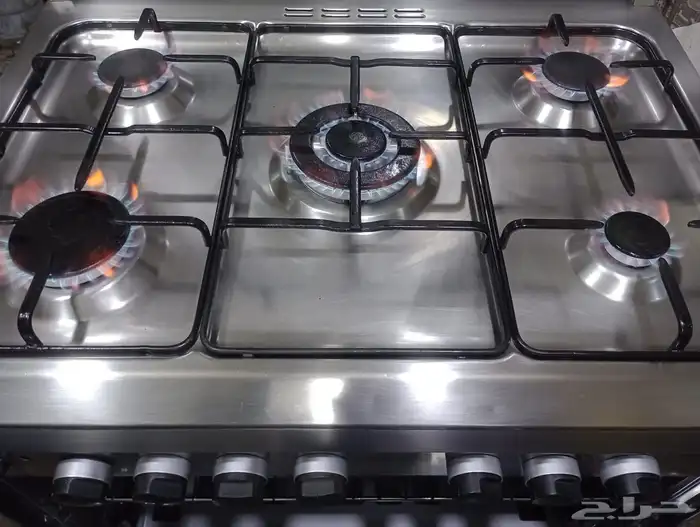 للبيع فرن ايطالي جليم غاز اصلي مقاس60 90 موجود في المحل جده 3