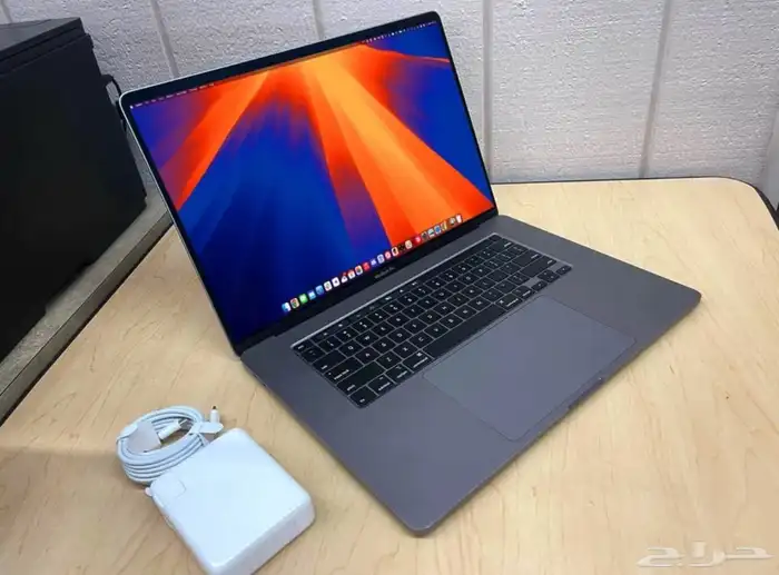 MacBook Pro i9 64gb ram 16inch 500gb SSD 8GB graphics 1