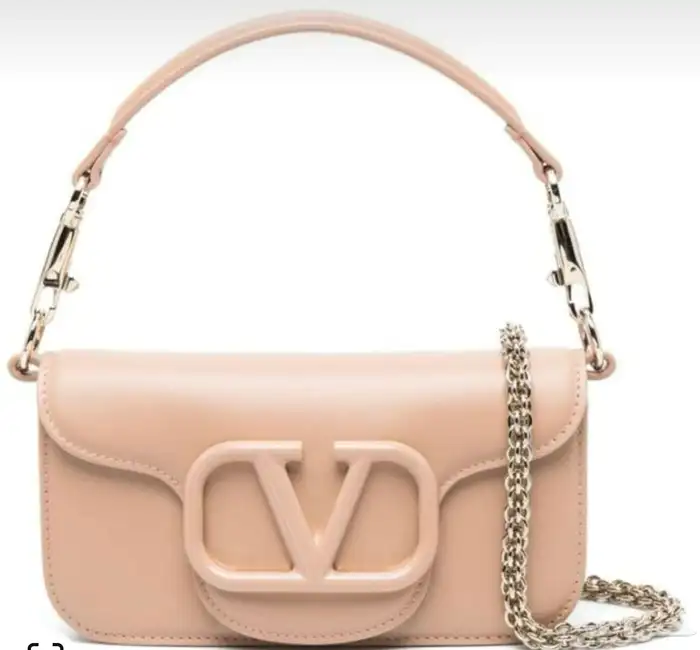 شنطه ماركات ديور قودشي شانيل وجميع إلى منزله متوفره لطلب 54