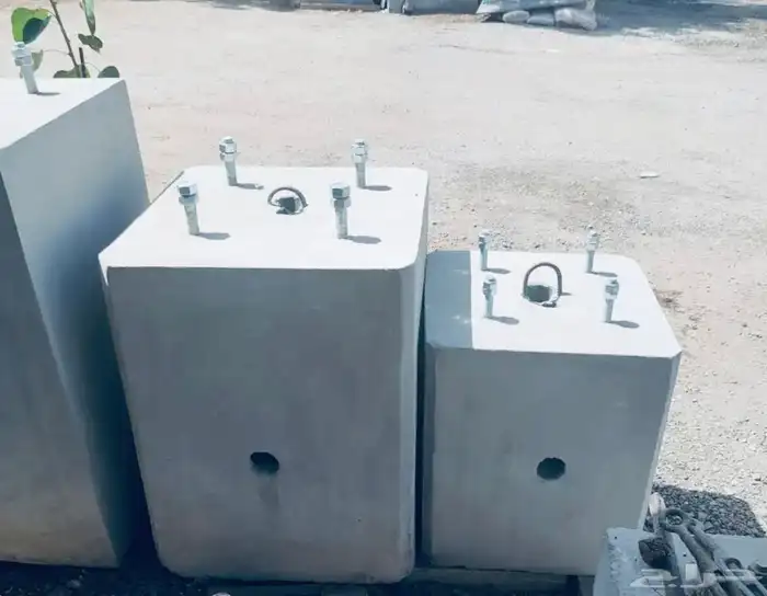 قواعد إنارة حواجز خرسانية مناهيل 6