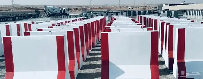 قواعد إنارة حواجز خرسانية مناهيل 24