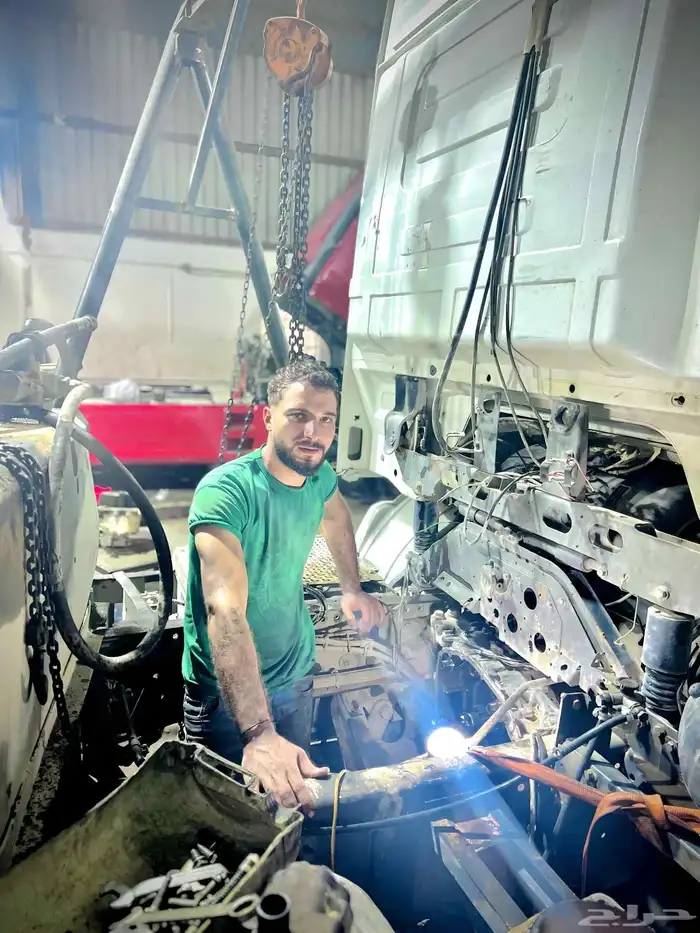 ميكانيكي سيارات نقل ثقيل متنقل  صيانه جميع السيارات 0