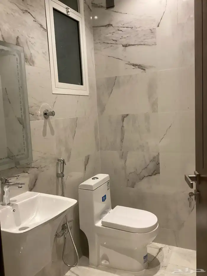 للبيع روف فاخر بتصميم راقي العزيزية أحد رفيدة 18