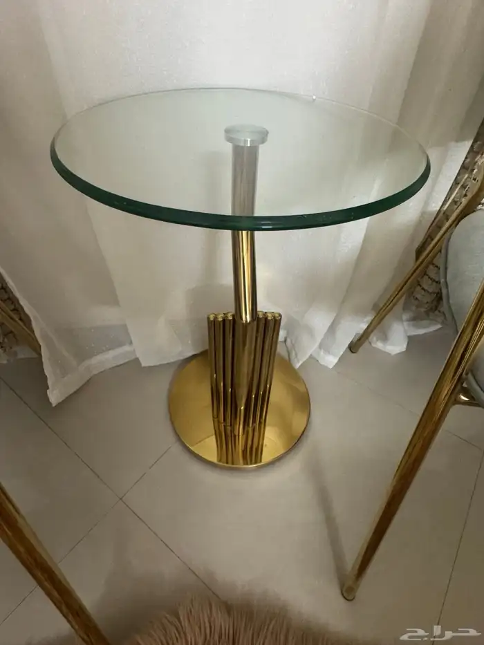 كرسيين وطاولة 2