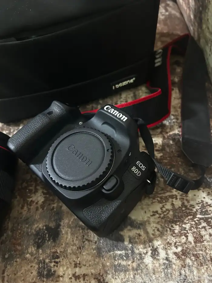 كاميرة كانون eos 80d مع عدسة 100mm 2