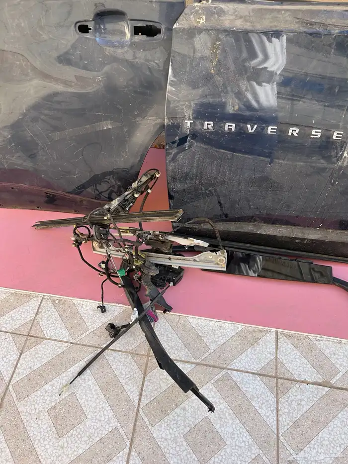 باب سيارة ترافيرس 5